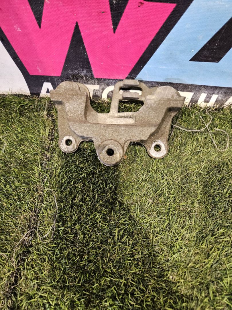 кронштейн (крепление) Mercedes-Benz C-Класс W205/S205/C205 (2014 - 2018), A2640901100 - фото №1