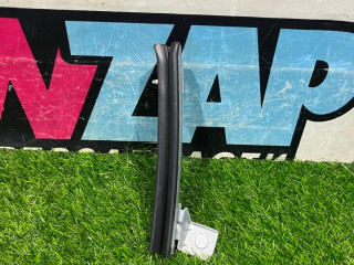 направляющая стекла Ford Mustang 6 поколение S550 [рестайлинг] 2020, 2.3 л., бензин, АКПП, купе, FR3B63214A32AB