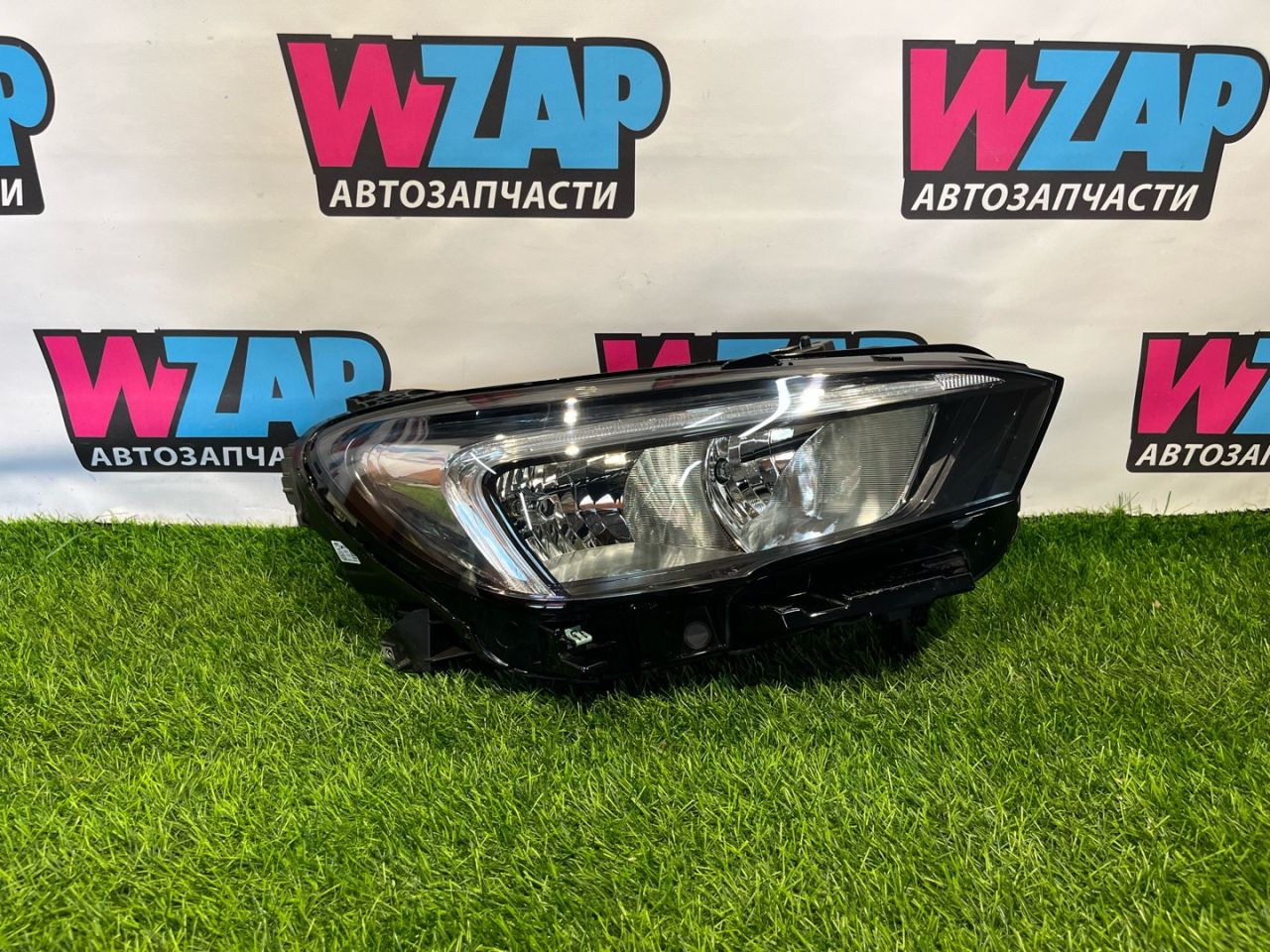 фара правая Buick Encore GX 1 поколение 2021, 1.3 л., бензин, АКПП, внедорожник 5 дв., передний привод, 42764018 - фото №1