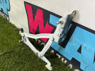 петля крышки багажника Ford Mustang 6 поколение S550 [рестайлинг] 2020, 2.3 л., бензин, АКПП, белый, кабриолет, задний привод, FR3B6342700AD