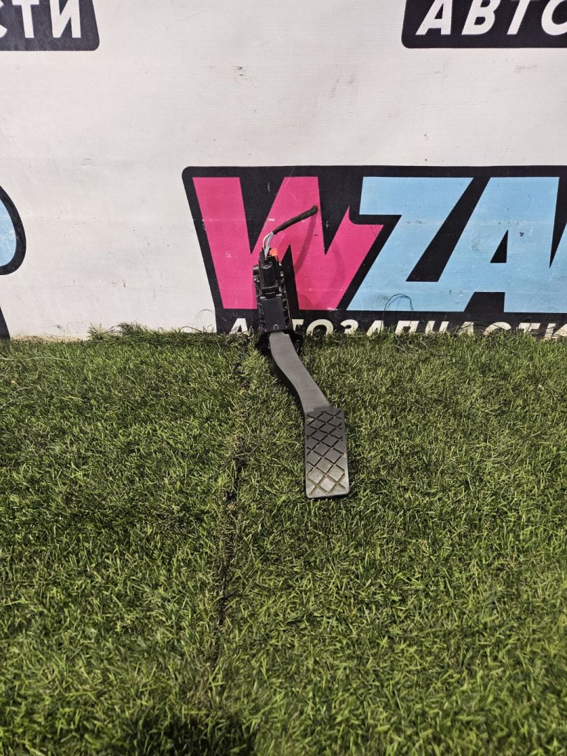 педаль Volkswagen Tiguan 2 поколение 2020, 2.0 л., бензин, АКПП, внедорожник 5 дв., 5QN723503 - фото №1