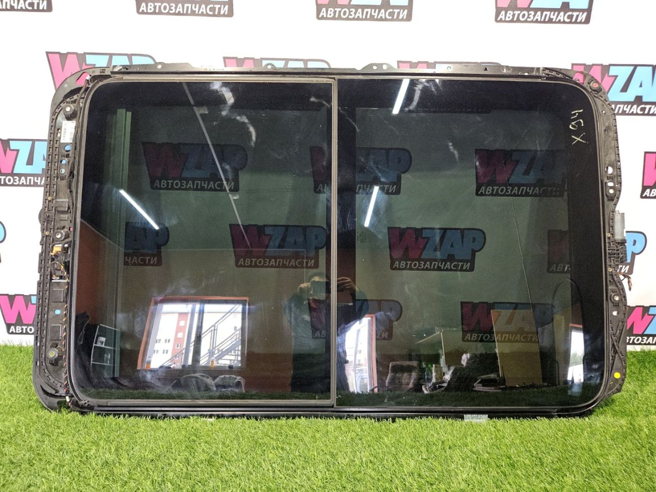 Стекло панорамной крыши Volkswagen Passat B8 2016, 2.0 л., дизель, универсал, передний привод, правый руль - фото №1