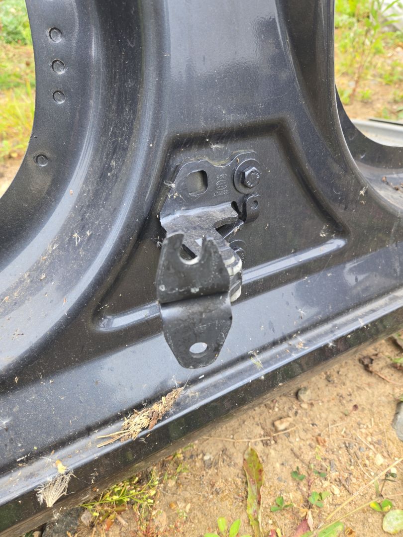 петля двери Tesla Model 3 1 поколение (2017 - 2025) - фото №1