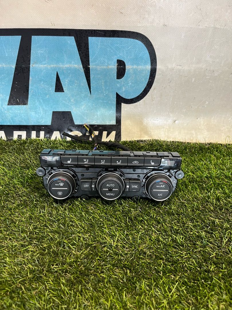 блок управления печки / климат-контроля Volkswagen Tiguan 2 поколение 2020, 2.0 л., бензин, АКПП, внедорожник 5 дв., 5NN907044AF - фото №1