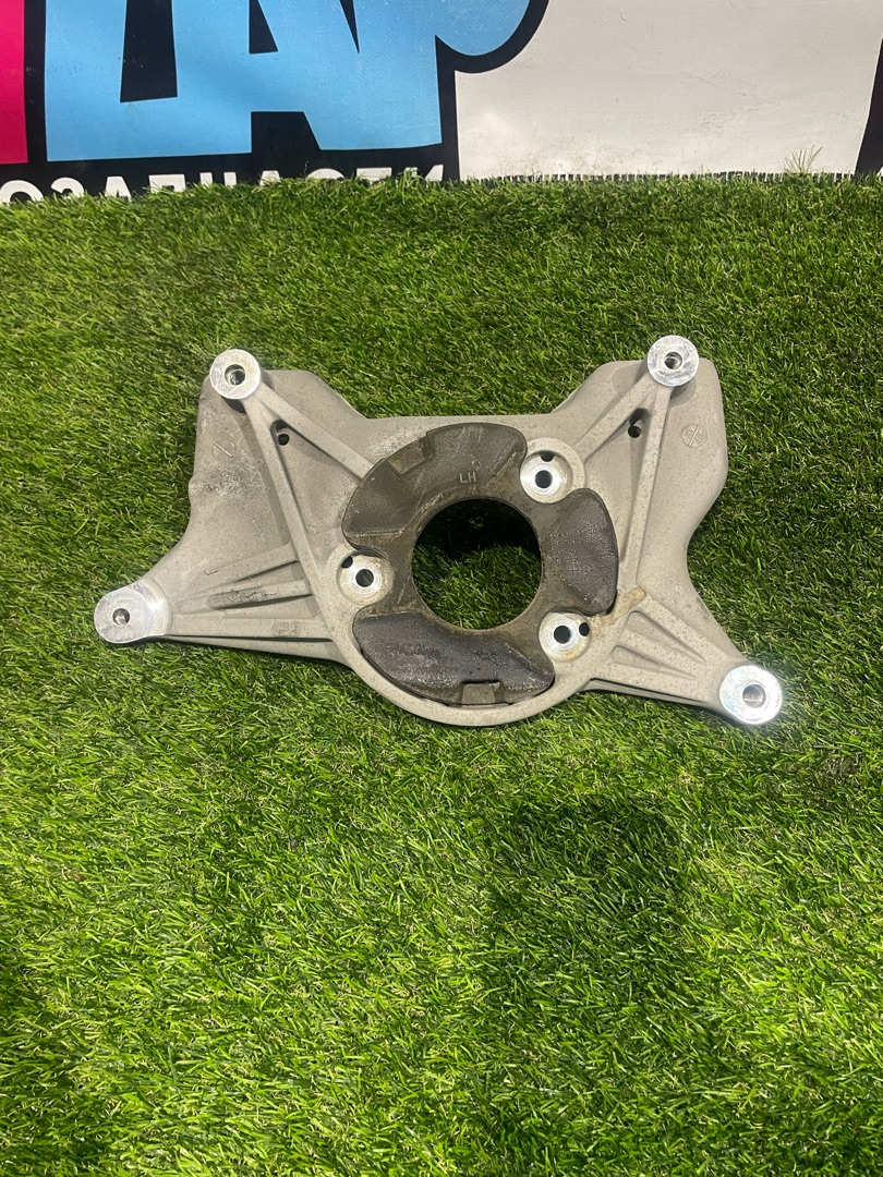 опора амортизатора верхняя (чашка) Tesla Model Y 1 поколение 2022, электро, белый, 1044032-00-C - фото №1