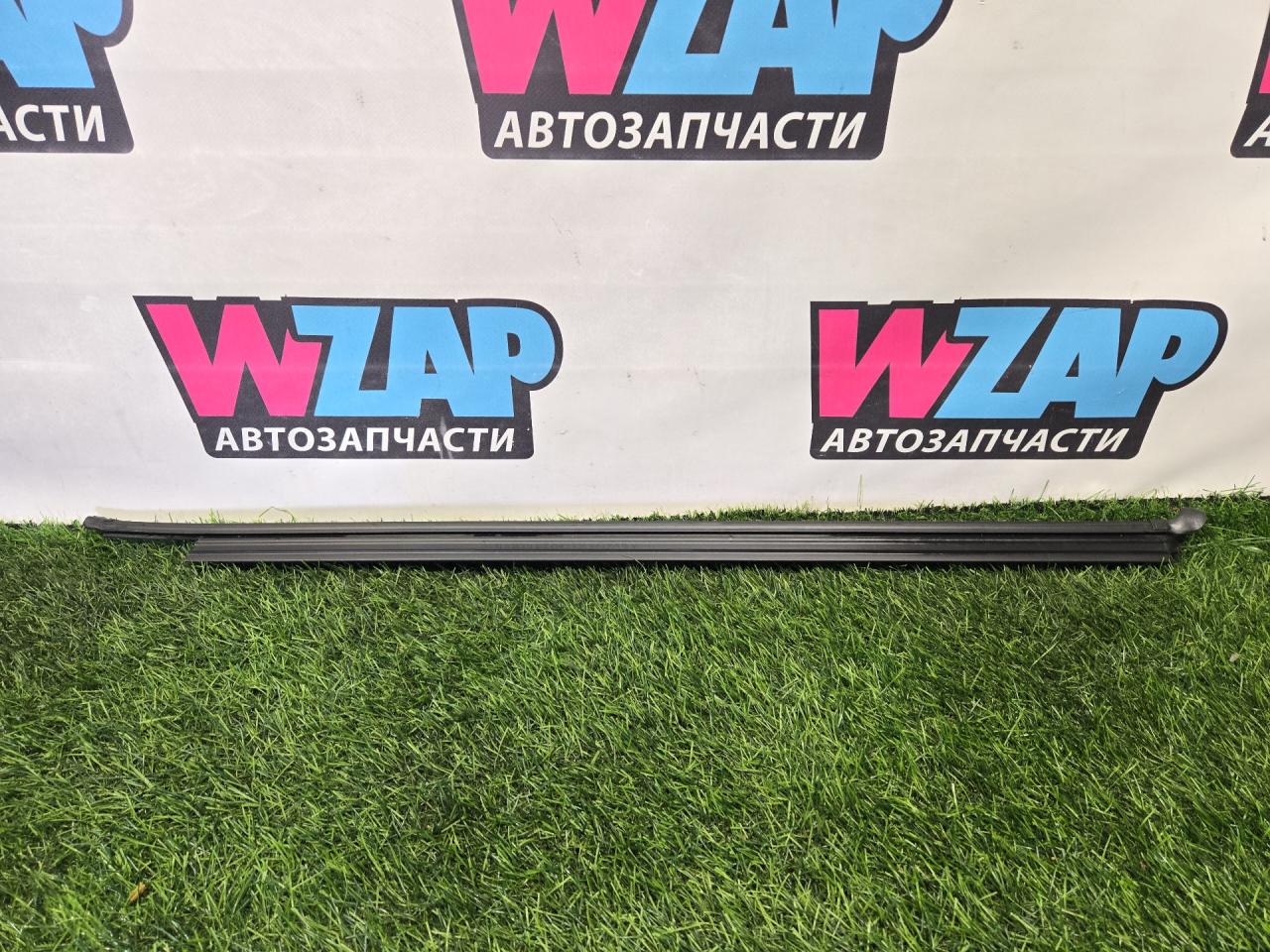 Уплотнитель стекла Volkswagen Passat B8 2016, 2.0 л., дизель, универсал, передний привод, правый руль, 3G0837480 - фото №1