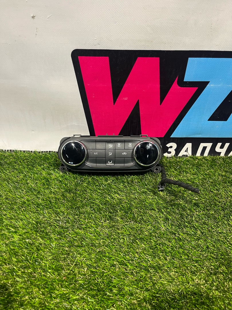 блок управления печки / климат-контроля Chevrolet TrailBlazer 3 поколение 2022, 1.3 л., бензин, вариатор, оранжевый, хетчбэк 5 дв., полный привод, 42775570 - фото №1