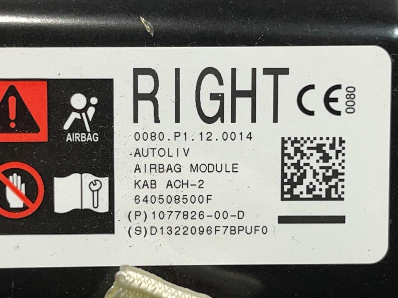 подушка безопасности коленная Tesla Model Y 1 поколение 2022, электро, белый, 1077826-00-D - фото №1