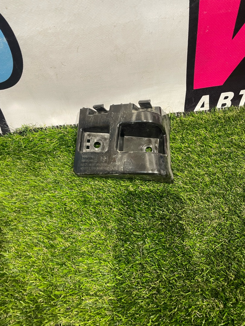 Крепление бампера заднего Tesla Model Y 1 поколение 2022, электро, белый, 1494038-00-D - фото №1