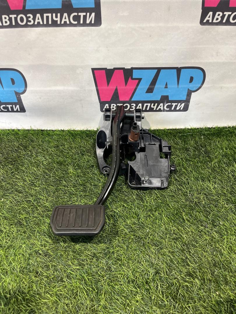 педаль тормоза Tesla Model 3 1 поколение 2022, 1044691-00-D, 1044681-00-B - фото №1