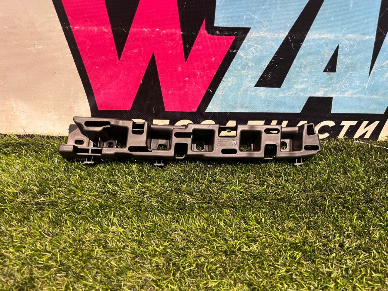 кронштейн (крепление) Tesla Model X 1 поколение 2017, электро, белый, 1059189-00-A - фото №1