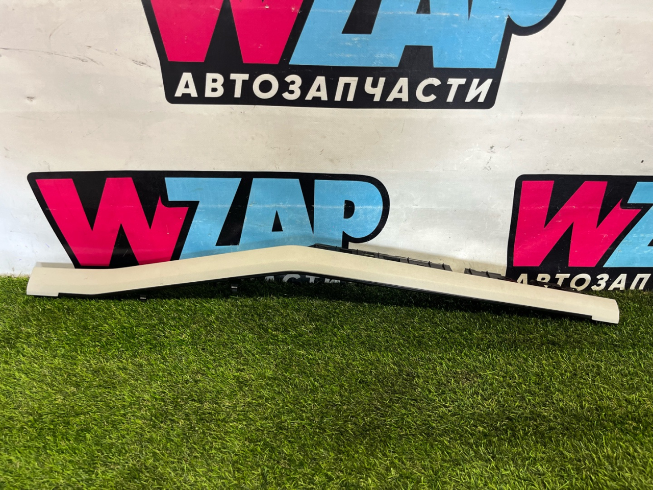 накладка на торпедо (консоль) Volkswagen Jetta 7 поколение 2019, 1.4 л., бензин, АКПП, седан, передний привод, 17B858416 - фото №1