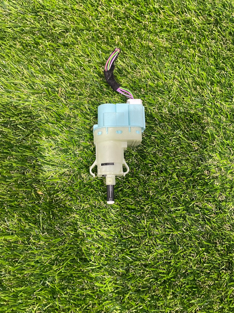 Датчик педали тормоза (лягушка) Ford Explorer 6 поколение U625 2020, 2.3 л., бензин, АКПП, внедорожник 5 дв., полный привод - фото №1