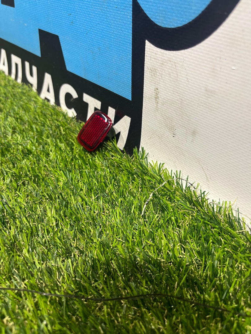 отражатель в дверь передний правый Tesla Model Y 1 поколение 2022, электро, белый, 1085105-00-E - фото №1