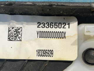 накладка двери (крышки) багажника Chevrolet Camaro 6 поколение [рестайлинг] (2018 - 2025), 23365021