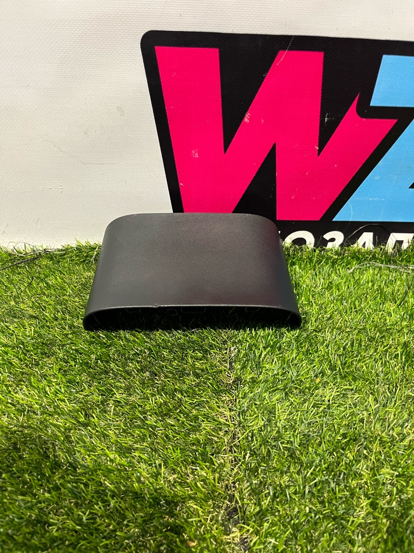 Декоративная накладка центральной консоли Tesla Model Y 1 поколение 2022, электро, белый, 1108494-00-B - фото №1