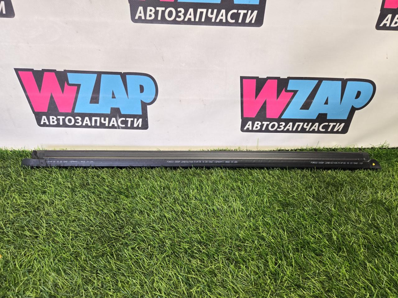 Уплотнитель стекла Ford Explorer 6 поколение U625 2023, 2.3 л., бензин, АКПП, внедорожник 5 дв., полный привод, LB5BS21435AF - фото №1
