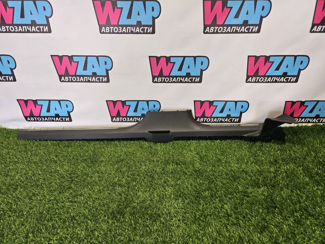 накладка на порог внутренняя Volkswagen Passat B8 2016, 2.0 л., дизель, универсал, передний привод, правый руль, 3G0853372 - фото №1