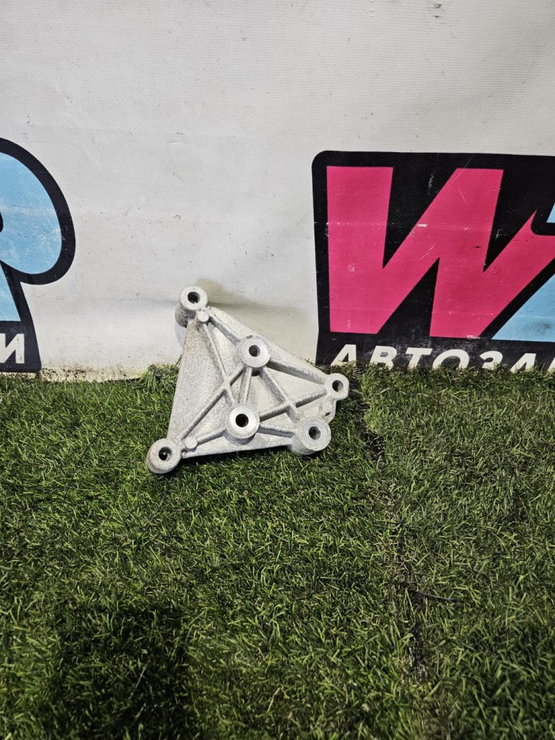 кронштейн двигателя Ford Explorer 6 поколение U625 2020, 2.3 л., бензин, АКПП, внедорожник 5 дв., полный привод, L1ME-8D611-BA - фото №1