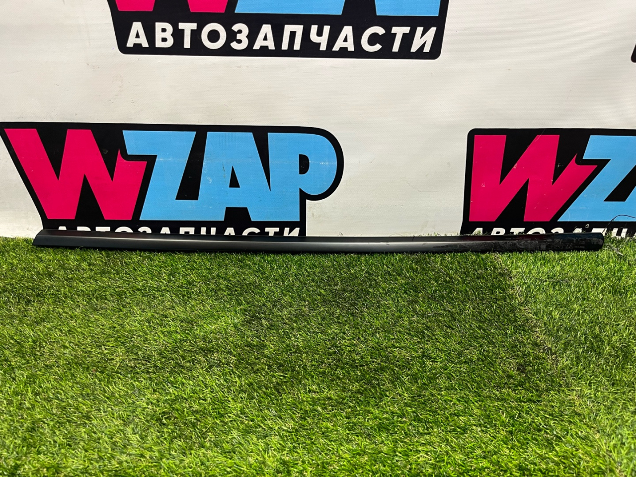 молдинг стекла Tesla Model Y 1 поколение 2022, электро, белый, 1495712-00-C - фото №1