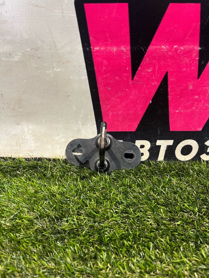 замок капота Tesla Model X 1 поколение 2017, электро, белый, 1033015-00-C - фото №1