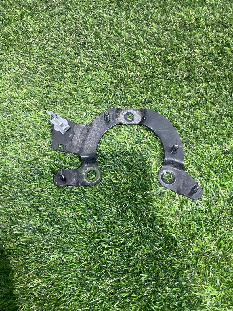 кронштейн (крепление) Fiat 124 2018, 1.4 л., бензин, МКПП, серы, родстер, задний привод - фото №1