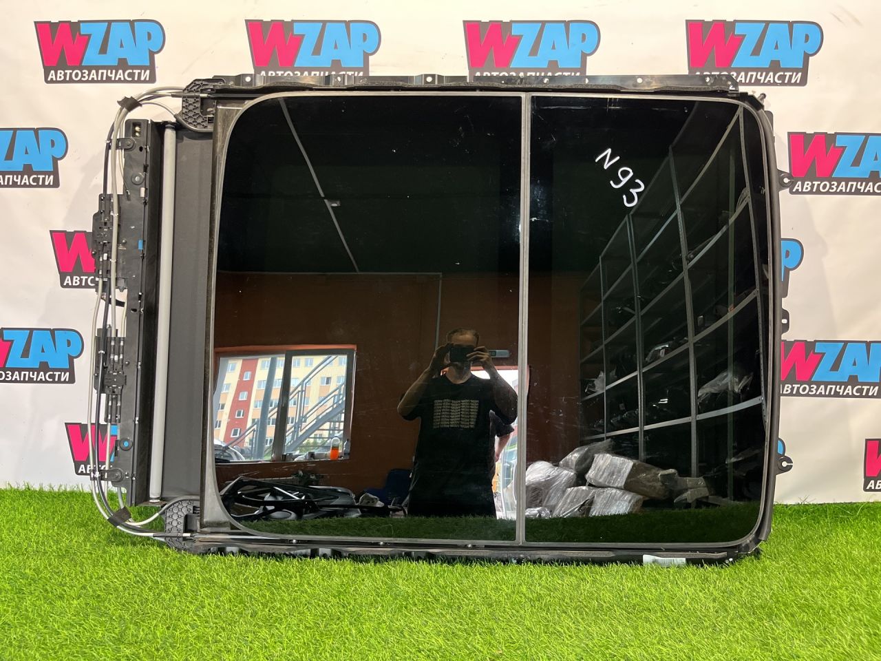 Стекло панорамной крыши Ford Explorer 6 поколение U625 2023, 2.3 л., бензин, АКПП, внедорожник 5 дв., полный привод, LB5B-15B689 - фото №1