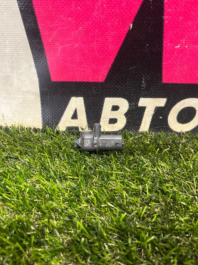 датчик удара Tesla Model X 1 поколение 2017, электро, белый, 1037588-00-A - фото №1