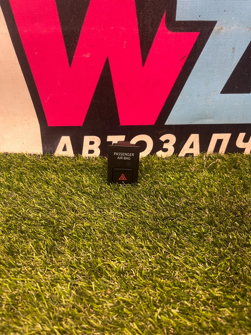 кнопка аварийной сигнализации Volkswagen Jetta 7 поколение 2019, 1.4 л., бензин, АКПП, седан, передний привод, 17A919225C - фото №1