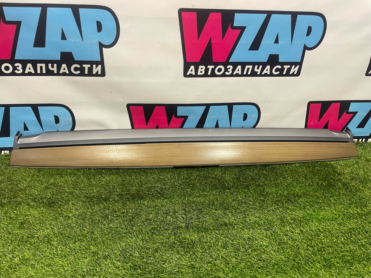 накладка на торпедо (консоль) Tesla Model Y 1 поколение 2023, электро, полный привод, 1877667-00-A - фото №1