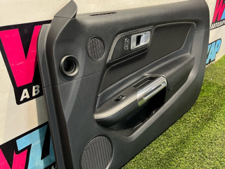 обшивка двери передняя правая Ford Mustang 6 поколение S550 [рестайлинг] 2020, 2.3 л., бензин, АКПП, купе, JR3B-6323942-FB3ZHE