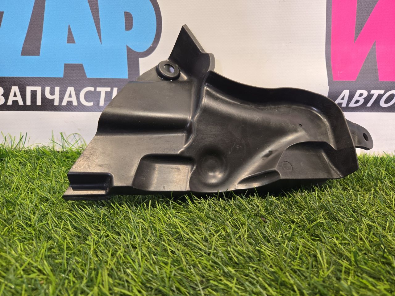 планка под капот Tesla Model 3 1 поколение 2022, 1081694-00-A - фото №1