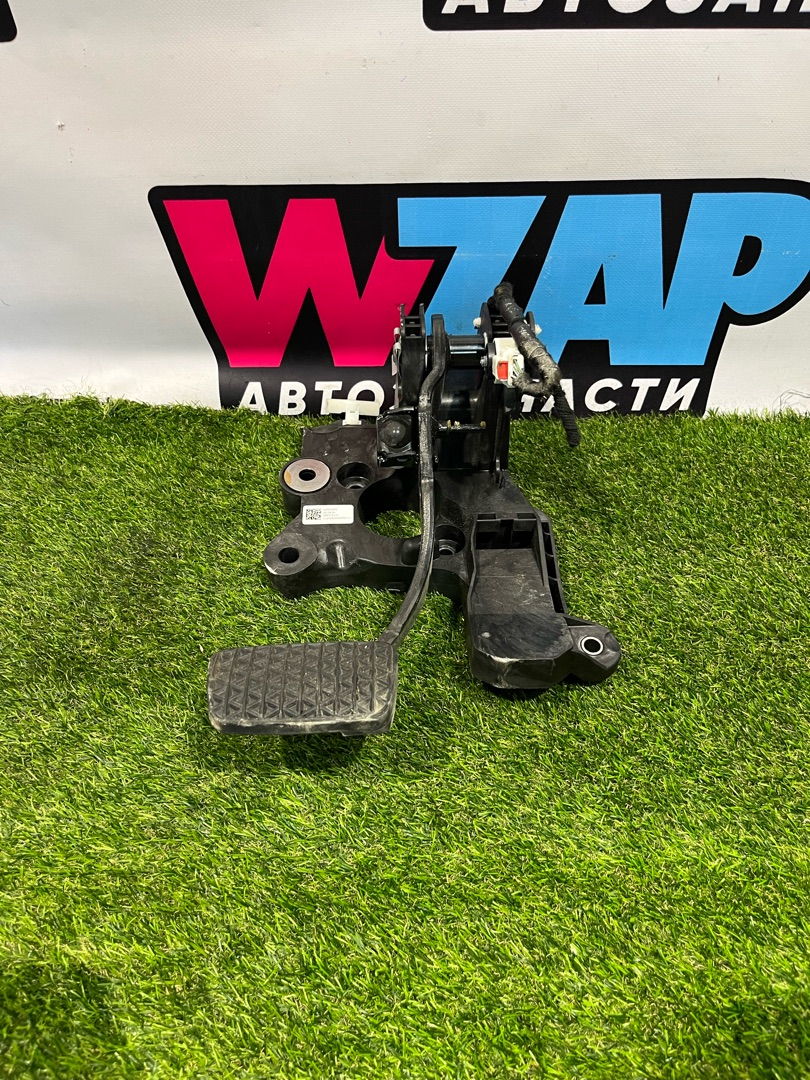 педаль тормоза Buick Encore GX 1 поколение 2023, 1.2 л., бензин, АКПП, внедорожник 5 дв., передний привод, 60006992 - фото №1