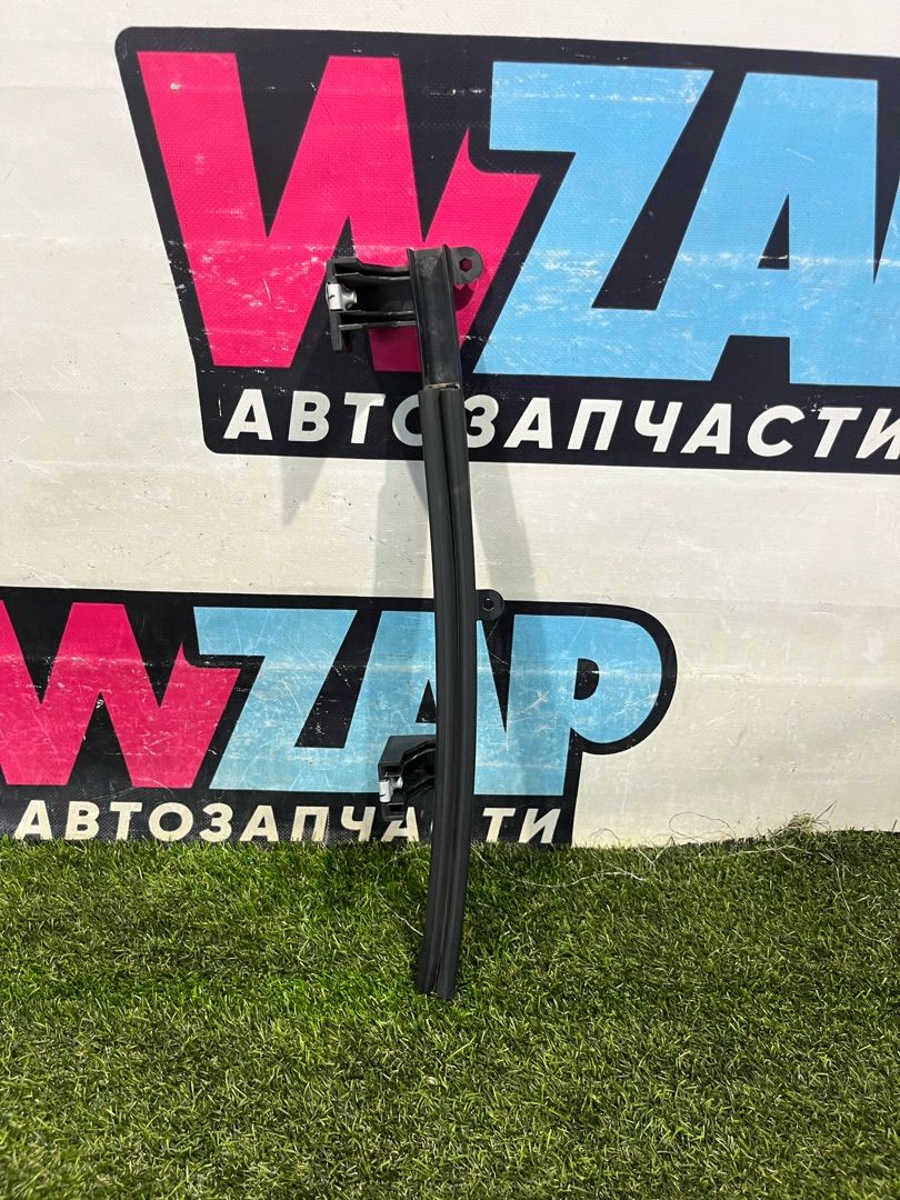 направляющая стекла Chevrolet TrailBlazer 3 поколение 2022, 1.3 л., бензин, вариатор, оранжевый, хетчбэк 5 дв., полный привод, 00110781 - фото №1