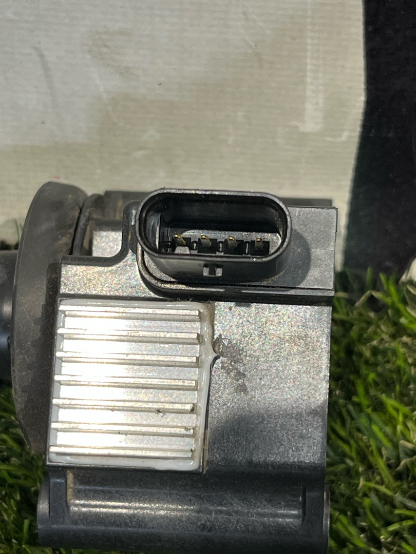 катушка зажигания Chevrolet TrailBlazer 3 поколение 2022, 1.3 л., бензин, вариатор, оранжевый, хетчбэк 5 дв., полный привод, 12710878 - фото №1