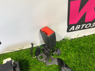 ремень безопасности Volkswagen Passat B8 2016, 2.0 л., дизель, универсал, передний привод, правый руль, 627282900B