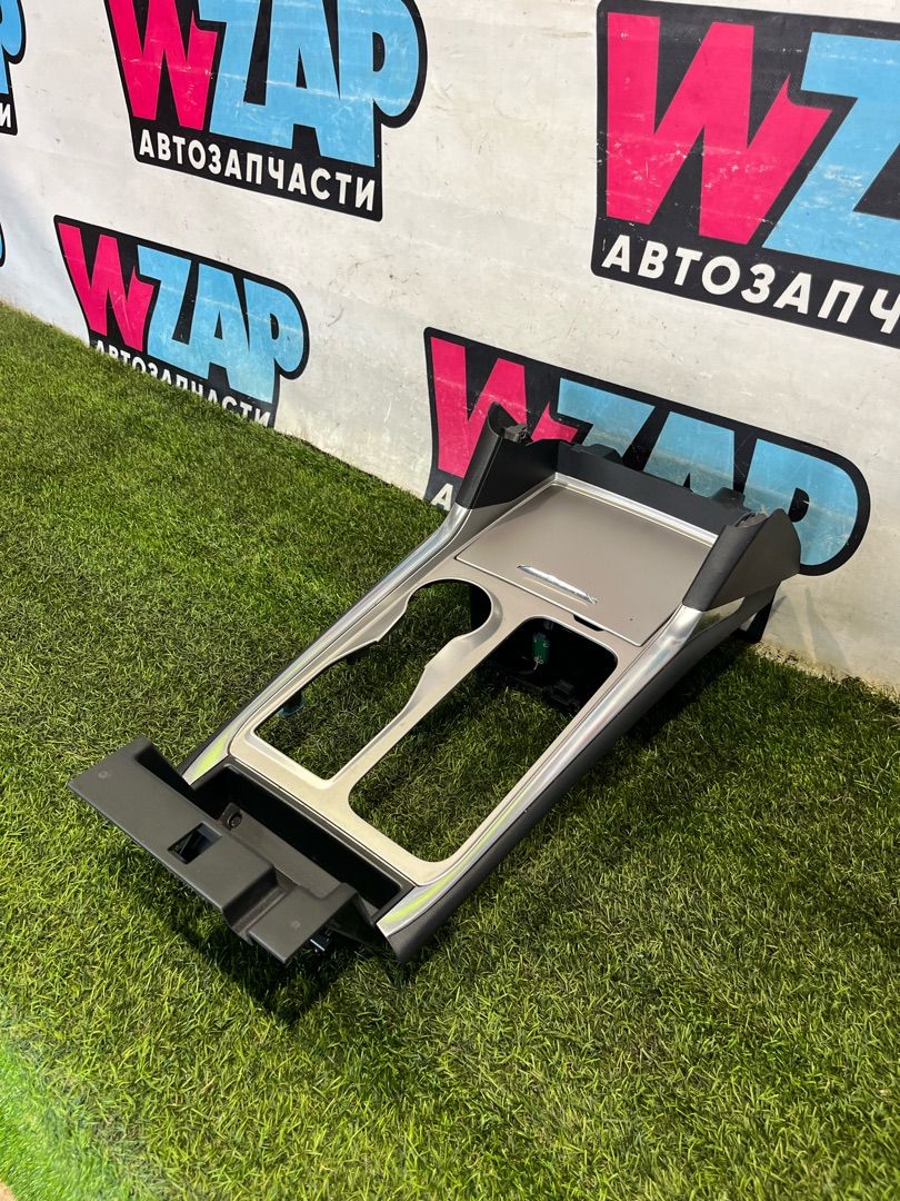 Декоративная накладка центральной консоли Ford Explorer 6 поколение U625 2020, 2.3 л., бензин, АКПП, внедорожник 5 дв., полный привод, LB5B-S045M68-A - фото №1