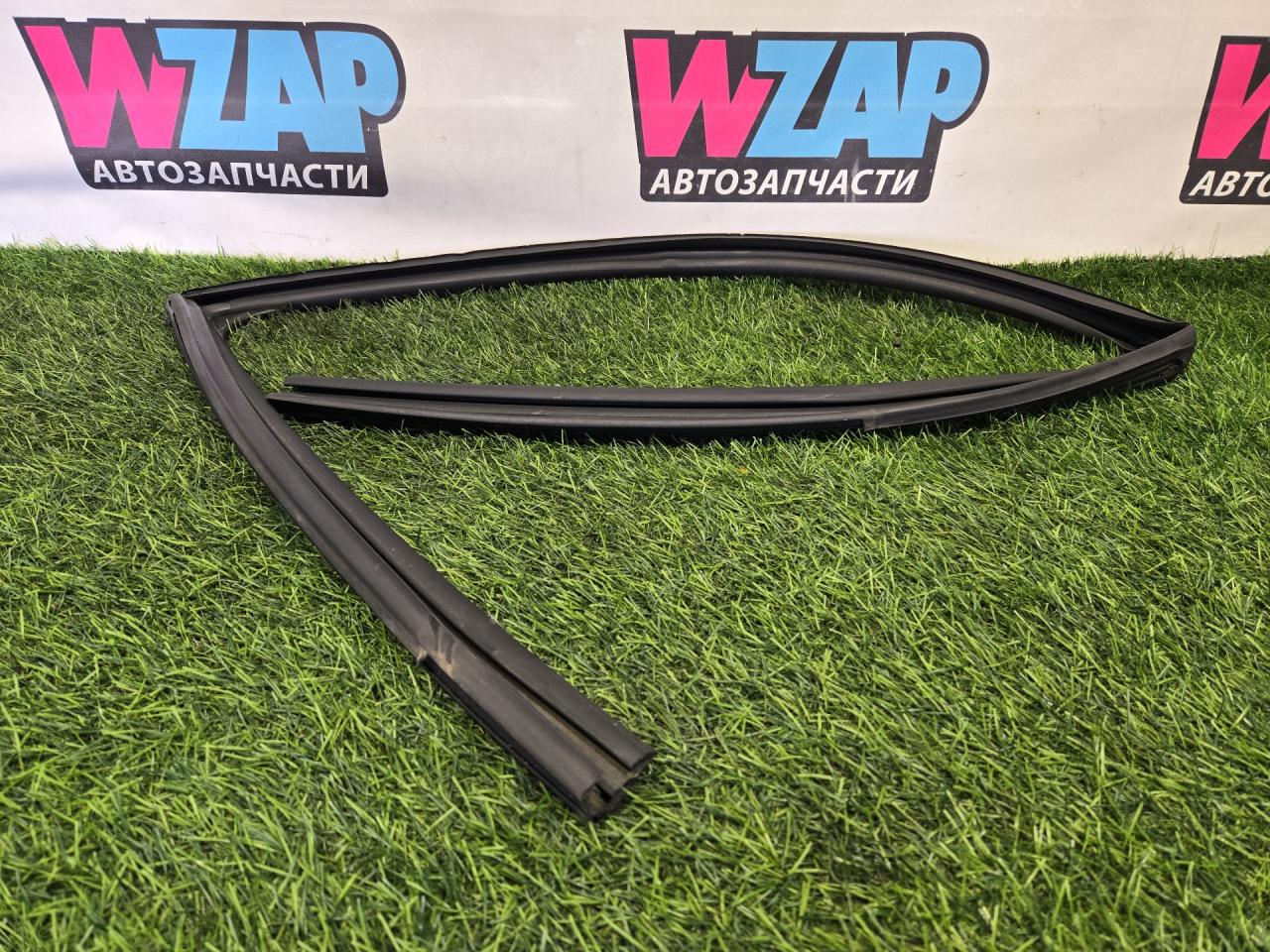 Уплотнитель стекла RAM 1500 5 поколение (2018 - 2024), бензин, АКПП, пикап - фото №1