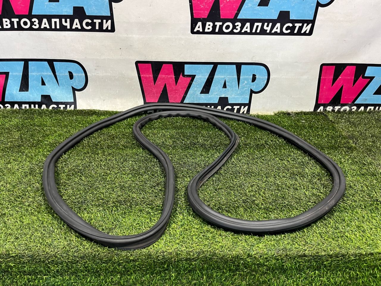 уплотнитель Volkswagen Tiguan 2 поколение 2020, 2.0 л., бензин, АКПП, внедорожник 5 дв., 5NA827705 - фото №1