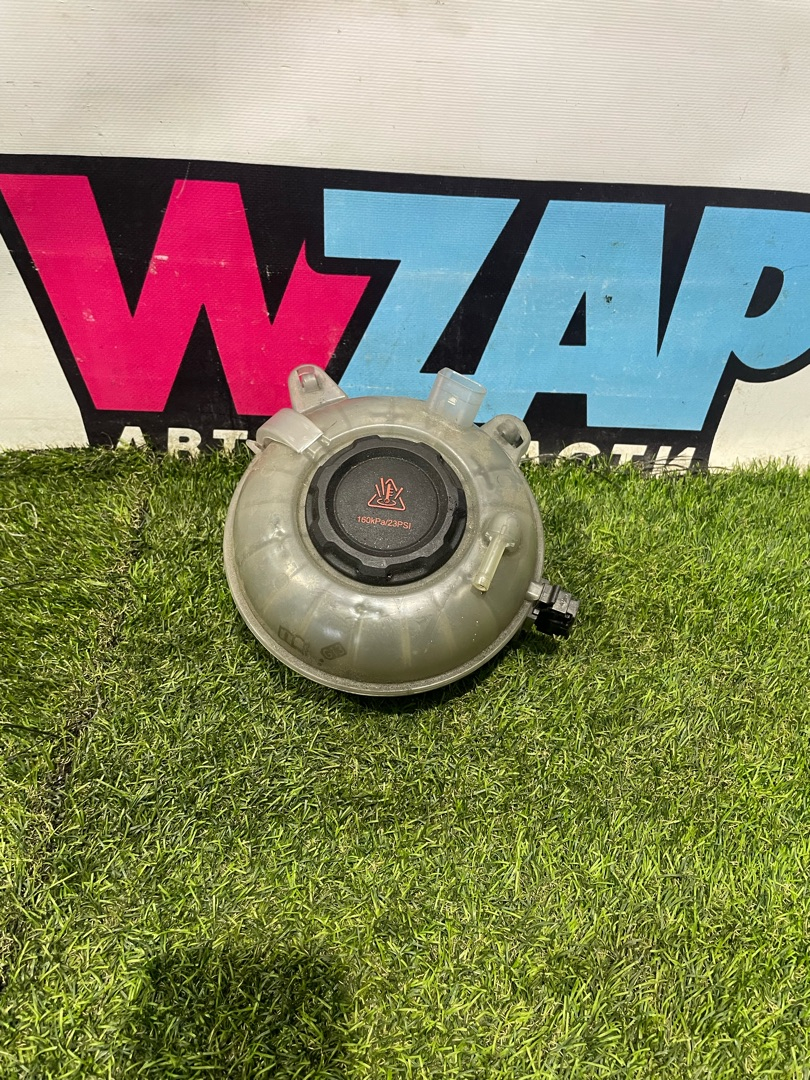 бачок расширительный Volkswagen Jetta 7 поколение 2019, 1.4 л., бензин, АКПП, седан, передний привод, 5QM121407 - фото №1