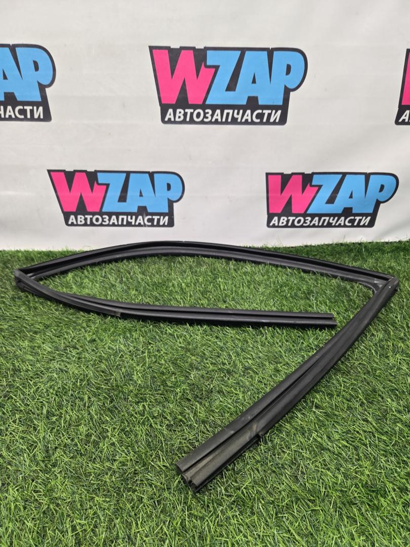 Уплотнитель стекла RAM 1500 5 поколение (2018 - 2024), бензин, АКПП, пикап - фото №1