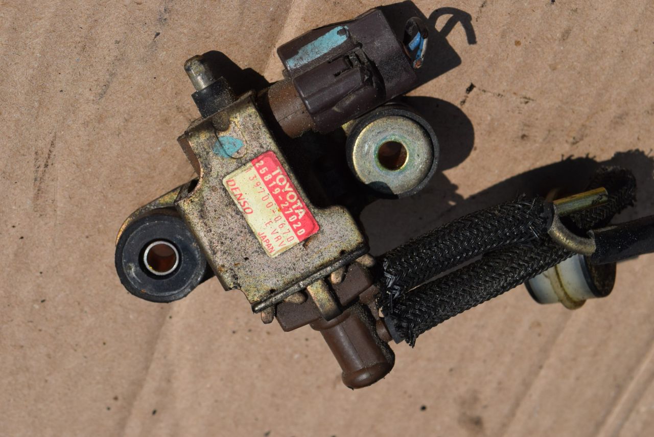 электромагнитный клапан Toyota Corolla Verso 1 поколение 2002, 2.0 л., 1CD-FTV, дизель, МКПП, 2581927020, 1397000670 - фото №1