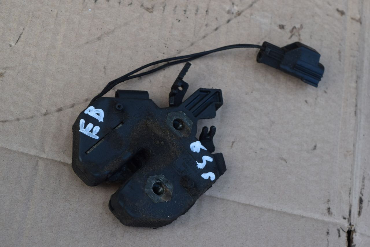 замок капота Volvo XC90 1 поколение 2003, 2.4 л., D 5244 T, дизель, АКПП, 9483765 - фото №1