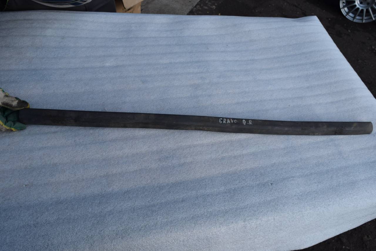 молдинг двери передней правой Fiat Bravo 1 поколение 1999, 1.8 л., бензин, МКПП - фото №1