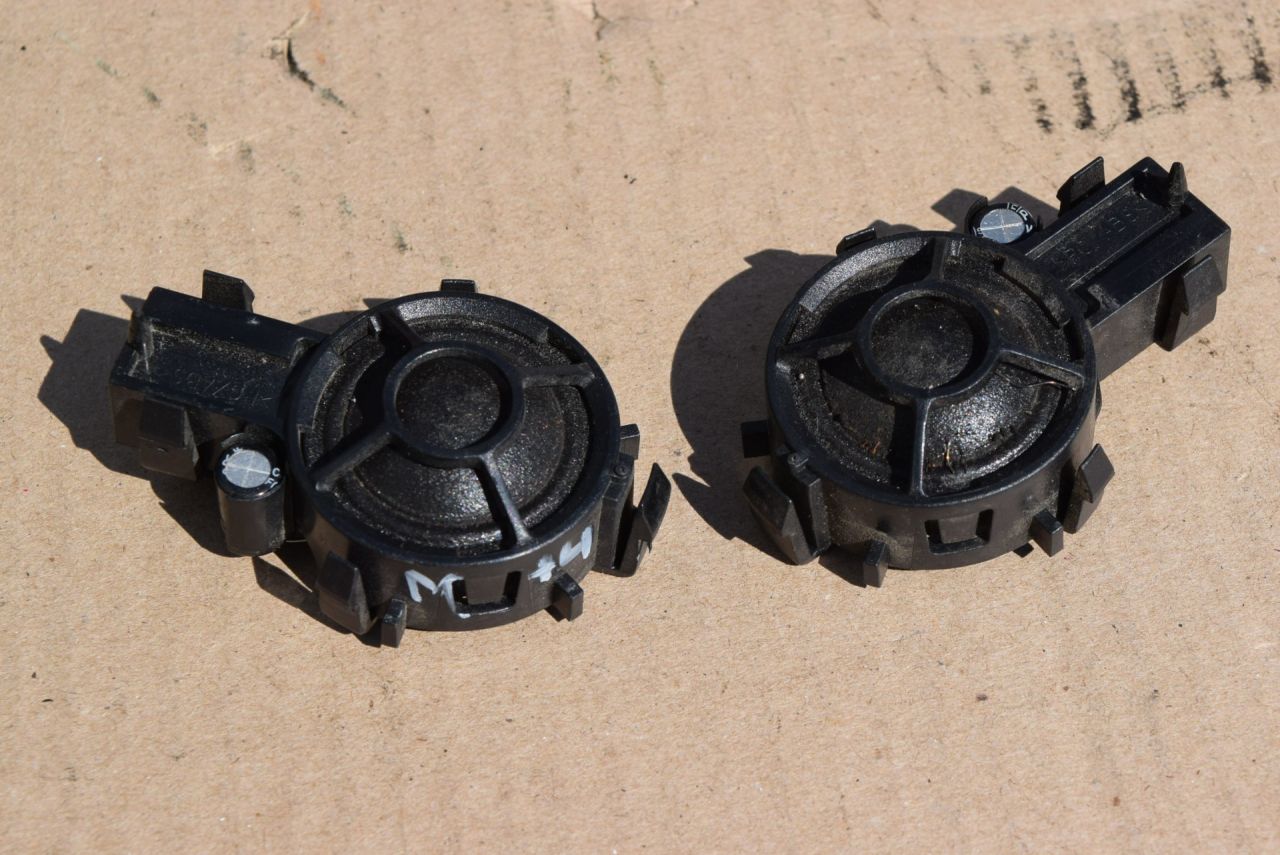 динамик высокочастотный (пищалка) Volvo V70 2 поколение 2004, 2.4 л., D5, D 5244 T, дизель, АКПП, универсал, передний привод, 9459552 - фото №1