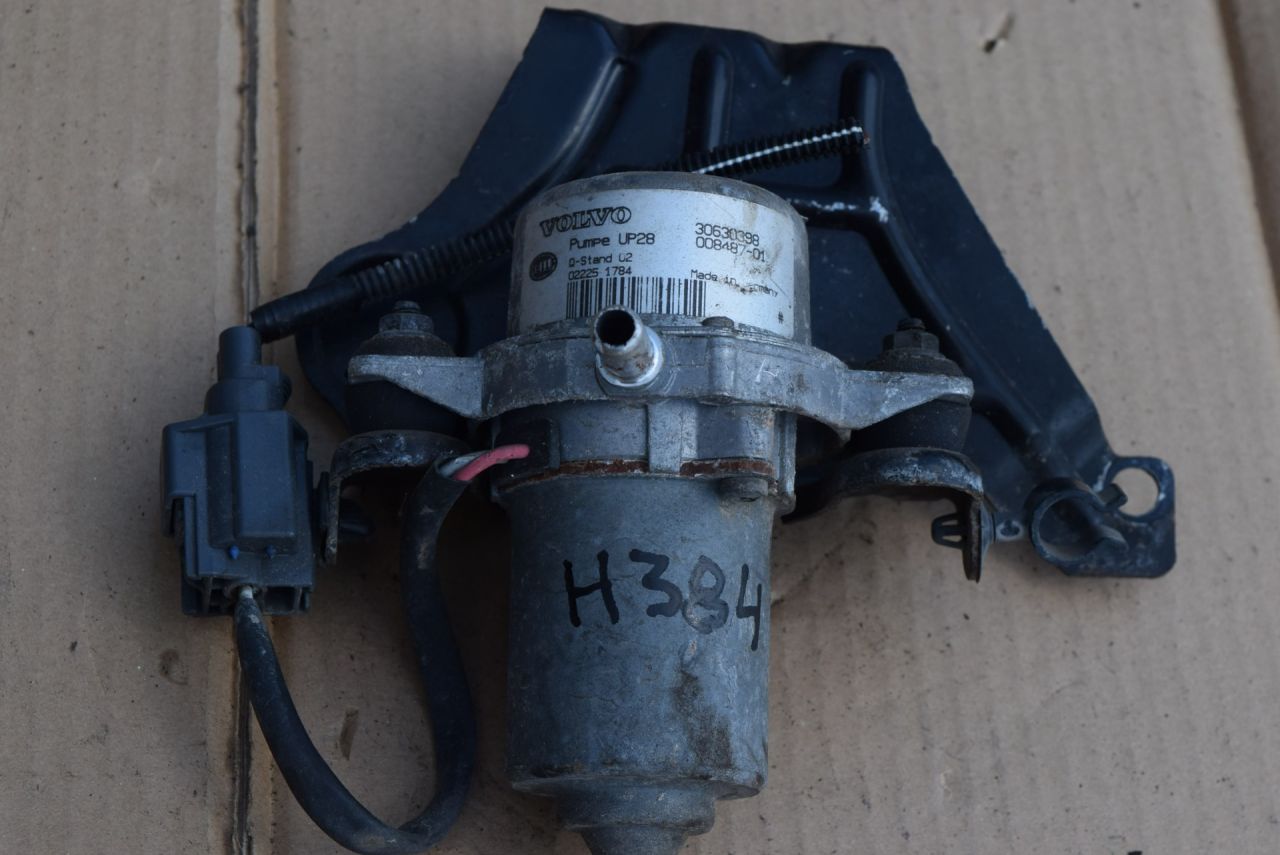 насос вакуумный Volvo XC70 2 поколение 2002, 2.5 л., Ti, B 5254 T2, бензин, МКПП, универсал, полный подключаемый привод, 30630398 - фото №1