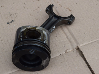 поршень Renault Trafic 2 поколение [рестайлинг] 2009, 2.0 л., дизель, МКПП