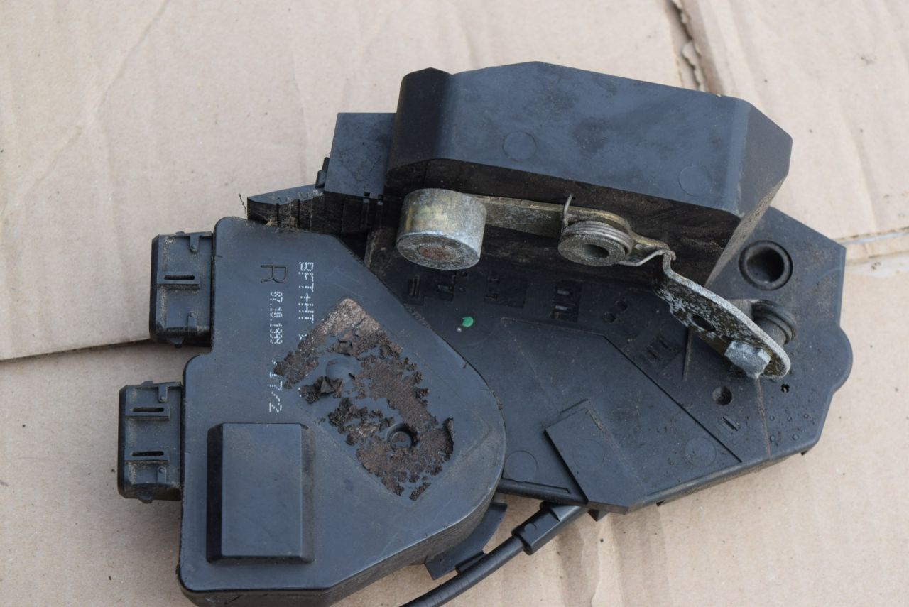 замок двери задней правой Volvo XC70 1 поколение 1999, 2.4 л., Ti, B 5244 T, бензин, АКПП, универсал, полный подключаемый привод - фото №1