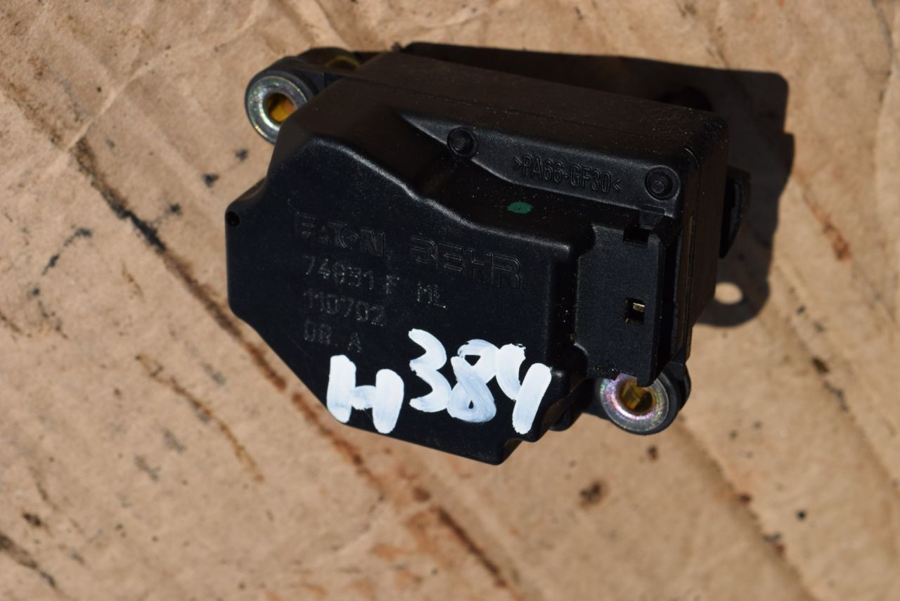 моторчик заслонки печки Volvo XC70 2 поколение 2002, 2.5 л., Ti, B 5254 T2, бензин, МКПП, универсал, полный подключаемый привод, 74931FML - фото №1