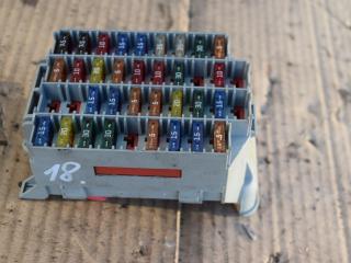 блок предохранителей Volvo V70 2 поколение 2003, 2.4 л., Ti, B 5244 T3, бензин, МКПП, универсал, передний привод